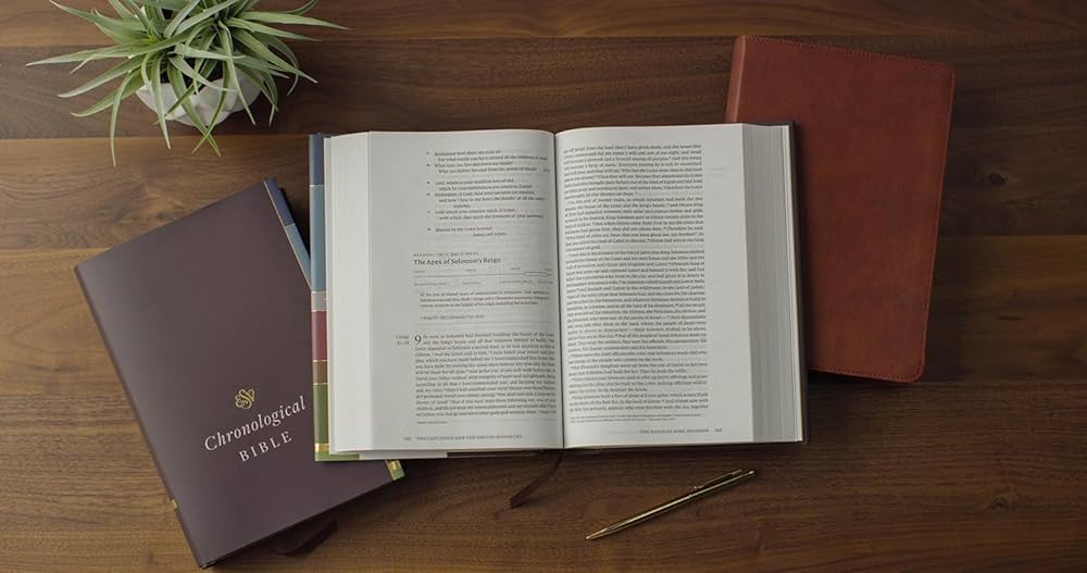 ESV Chronological Bible (Hardcover): Holy Bible, English